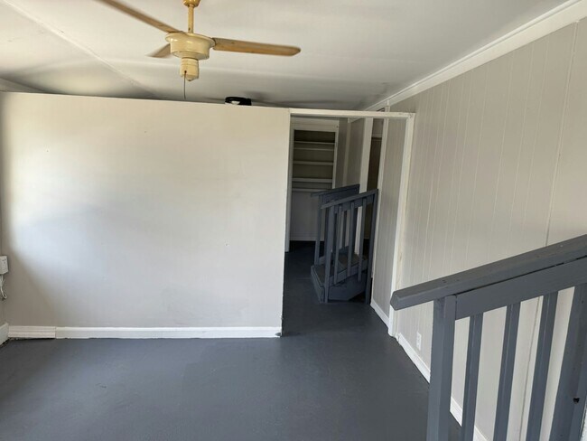 Building Photo - 14 Circle Dr