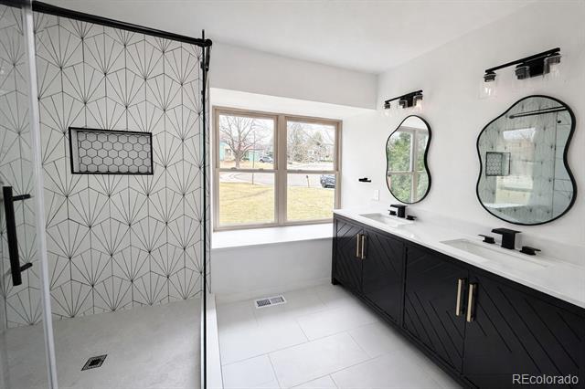 Building Photo - 6726 S Dahlia Ct