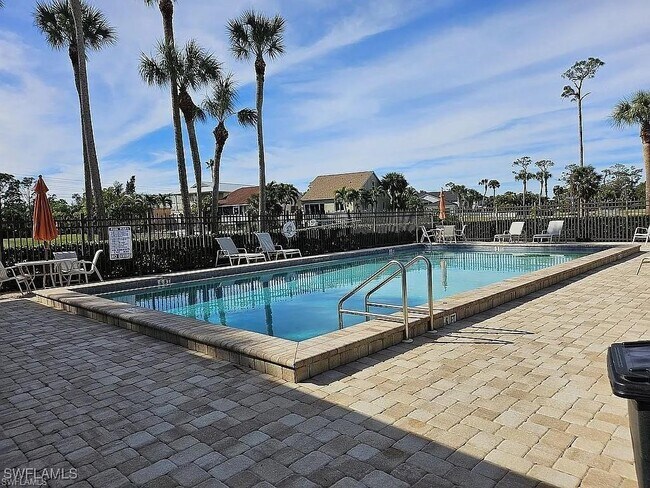 Building Photo - 6123 Lakefront Dr