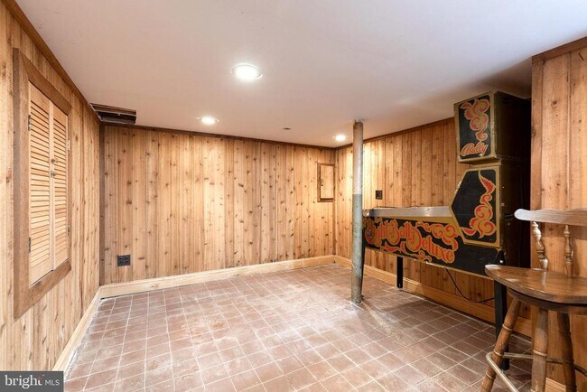 Building Photo - 447 Gittings St