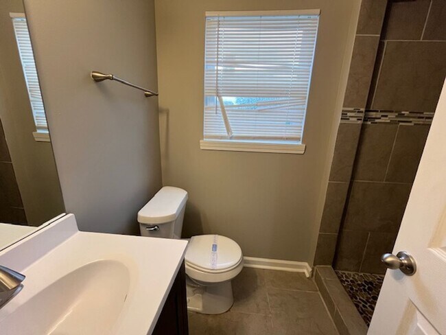 Building Photo - Renovated 4 Bedroom 2 Bath Home for Rent!!