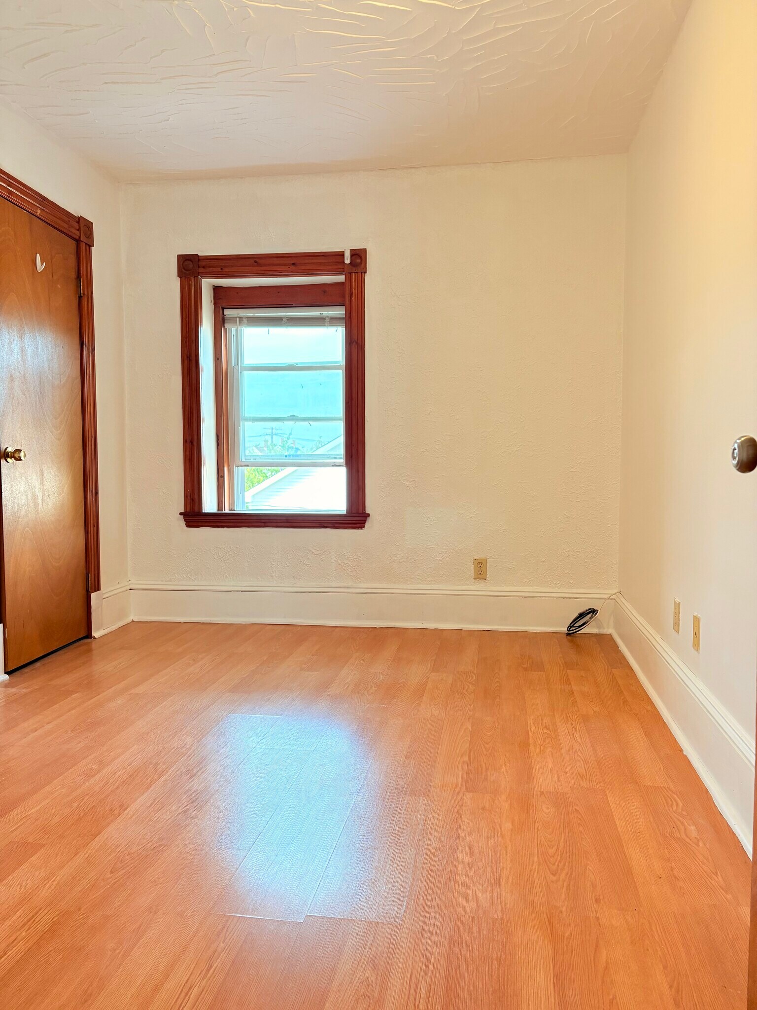 medium-size bedroom - 31 Temple St