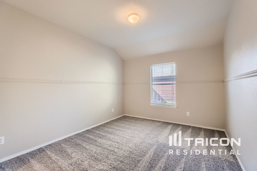 Building Photo - 522 Golden Bell Dr
