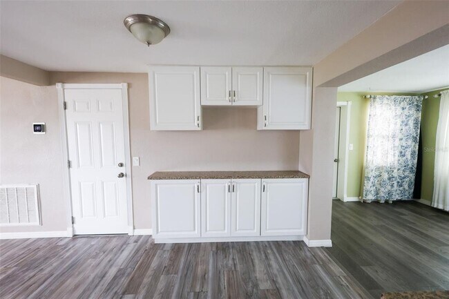 Building Photo - 3349 Silver Hill Dr
