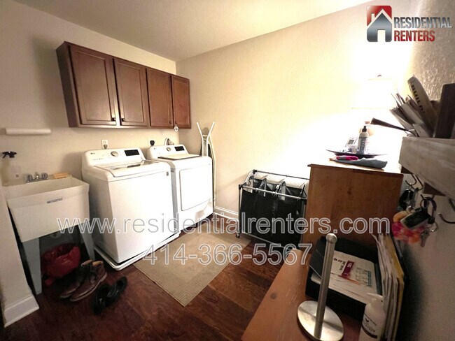 Building Photo - N77W22925 S Coldwater Cir