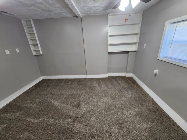 Building Photo - Utilities paid! Nice and clean 1BR, 1BTH n...