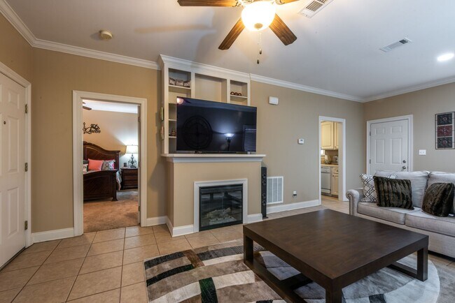 Building Photo - Woodshire Duplexes & Townhomes