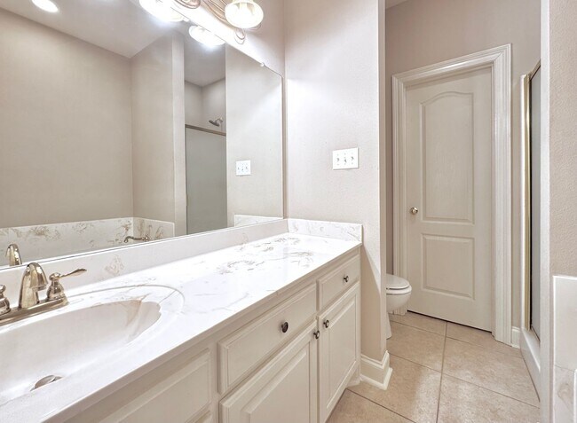 Building Photo - Spacious New Orleans-Style 3BR/2.5BA Townh...
