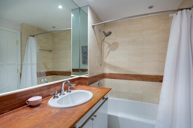 Building Photo - 520 West Ave