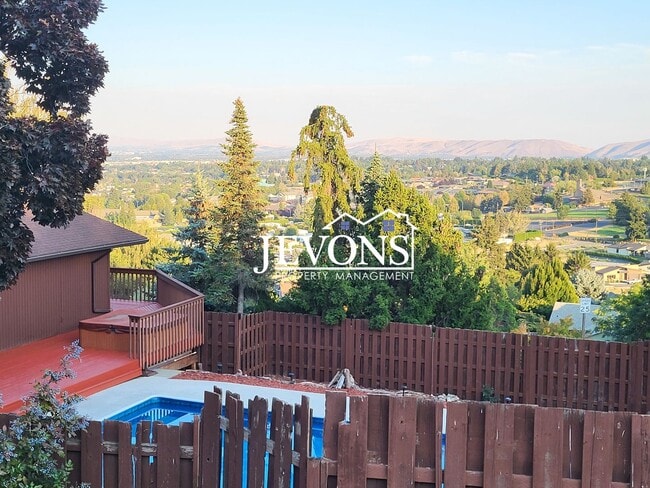 Building Photo - Lovely 3-bedroom home with fully equipped ...