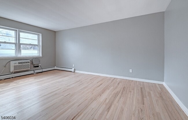 Building Photo - 138 Roseland Ave