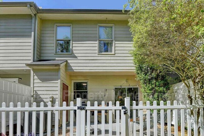 Building Photo - 1213 Harris Commons Pl