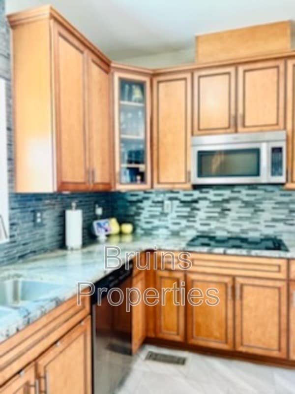 Building Photo - 2324 Alderbrook Dr