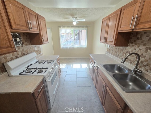 Building Photo - 811 Orchid Ct