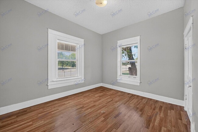 Building Photo - 419 N Grand Ave