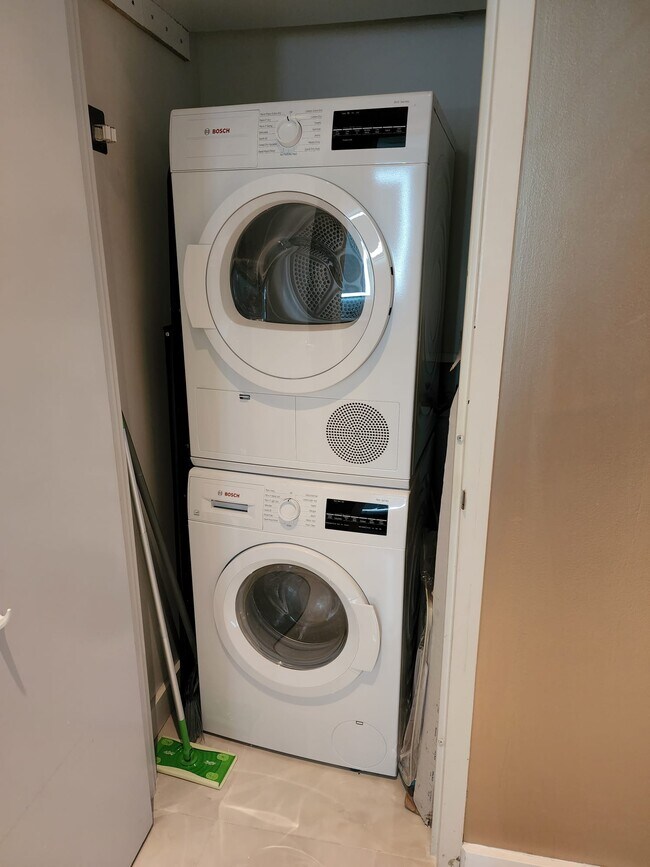 Building Photo - 75 Wall St