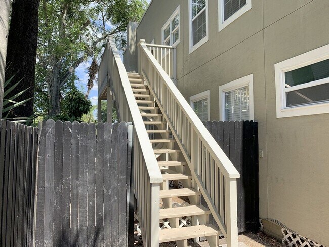 Building Photo - Charming 2-Bedroom Apartment in Prime SOHO...