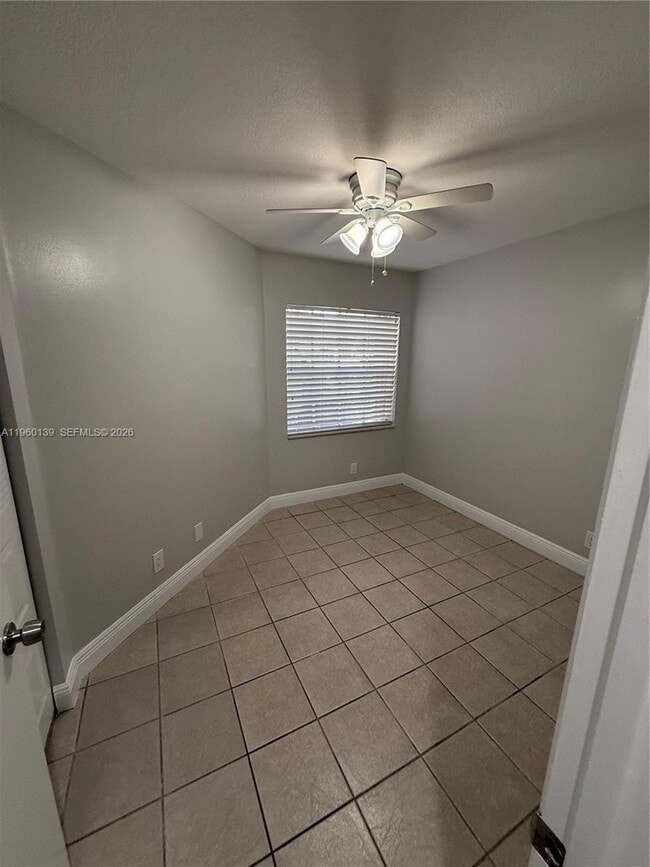 Building Photo - 1364 Cottonwood Cir