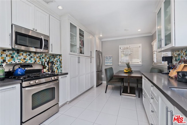 kitchen - 1148 Shenandoah St