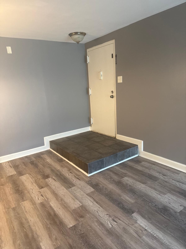 Building Photo - 406 Girard St