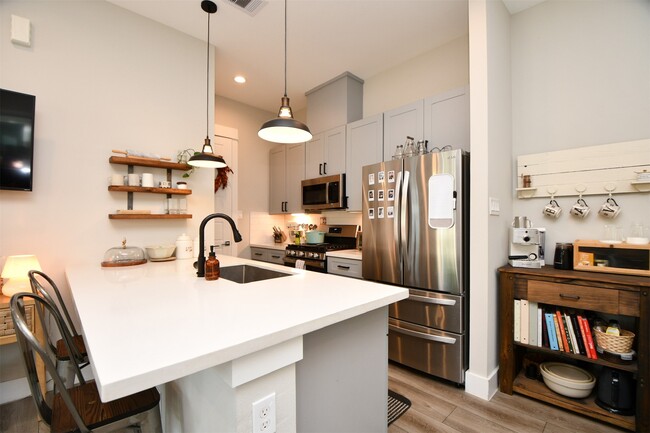 Building Photo - 1239 W Tidwell Rd