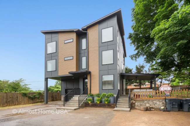 Building Photo - 530 Continental Dr