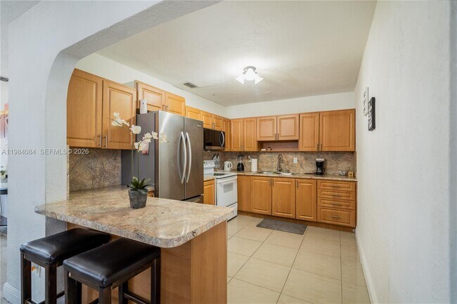 Building Photo - 690 E 10th Ave