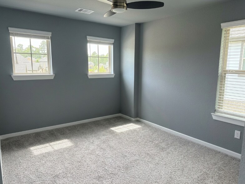 Building Photo - 224 Golden Shiner Dr