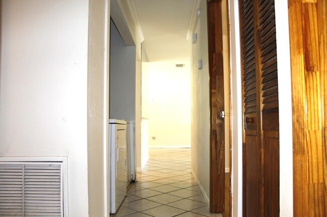 Building Photo - 421 Nogales Ave NE