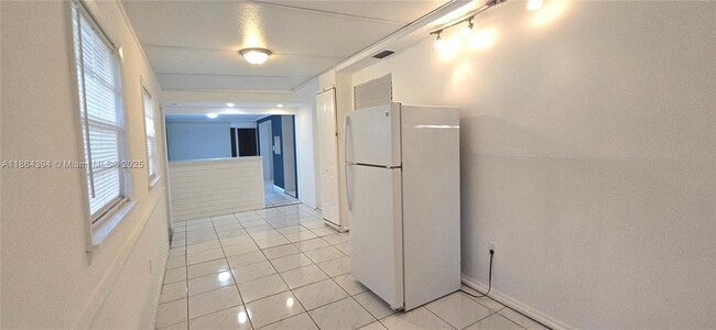 Building Photo - 502 N 70th Way
