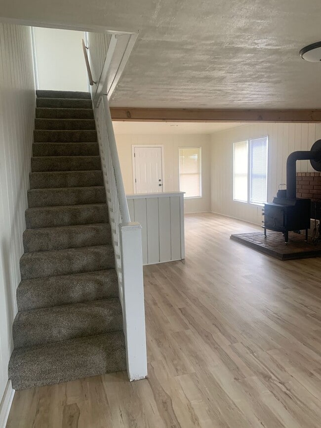 Building Photo - Good connections make all the difference