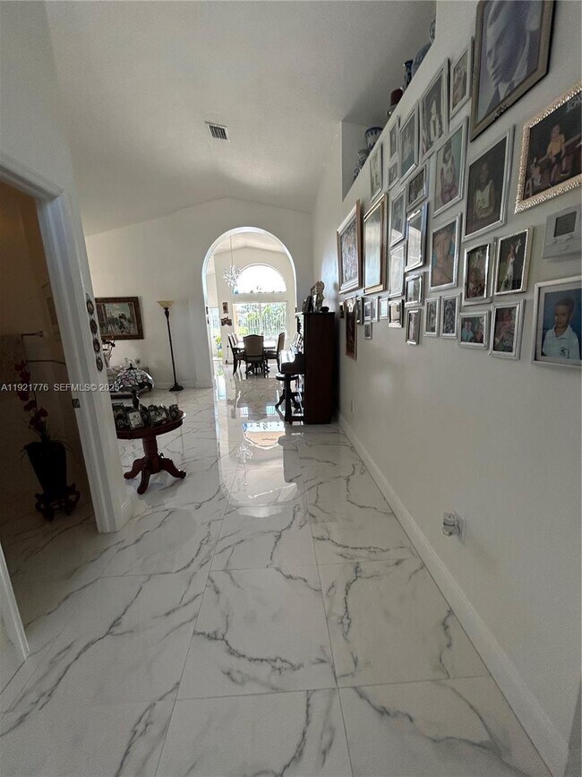 Building Photo - 16620 SW 101st Terrace