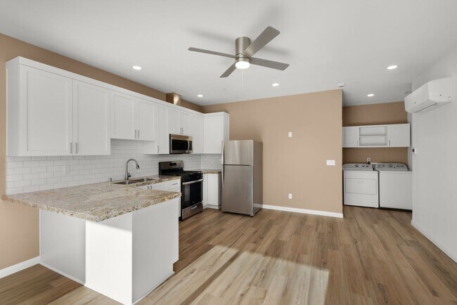 Building Photo - 4709-11 Soria Dr