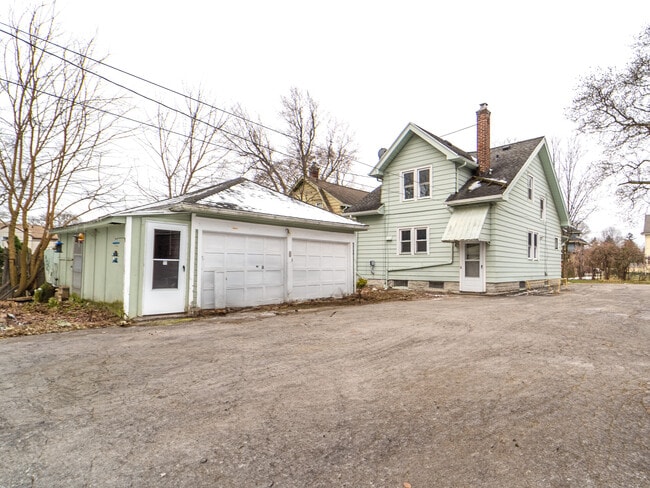 Building Photo - 38 Elgrove Rd