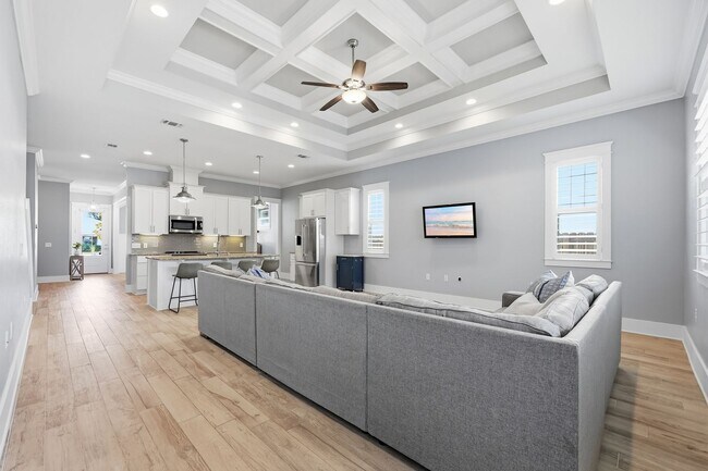 Building Photo - Stunning 4 Bedroom Home with Solar Energy & Private Pool!