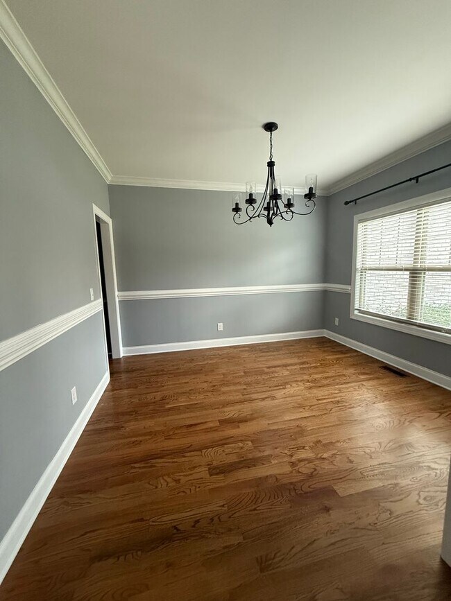 Building Photo - 3 Bedroom 3 Bath Pool Home in Columbia off...