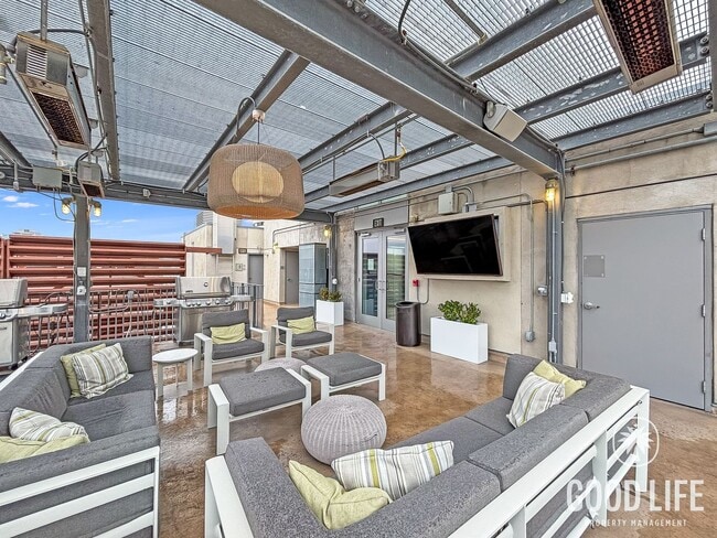 Building Photo - Beautiful 1B/1BA Condo in Downtown Near Petco Park W/ Views, A/C, W/D, Balcony, Rooftop Deck & Gym!