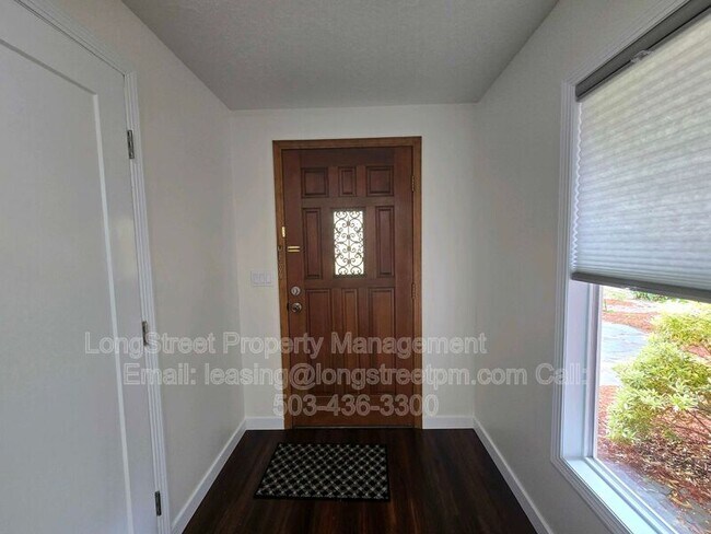 Building Photo - 2018 Nut Tree Dr NW