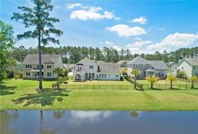 Building Photo - 663 Wyndham Way