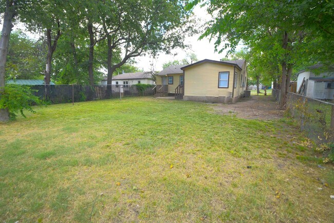 Building Photo - 6268 E Latimer St