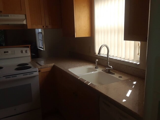 Building Photo - 1303 Candlewyck Dr