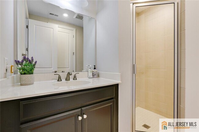 Building Photo - 1 Lafayette Wy