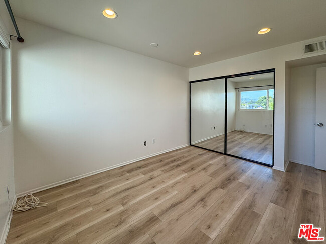 Building Photo - 11730 Moorpark St