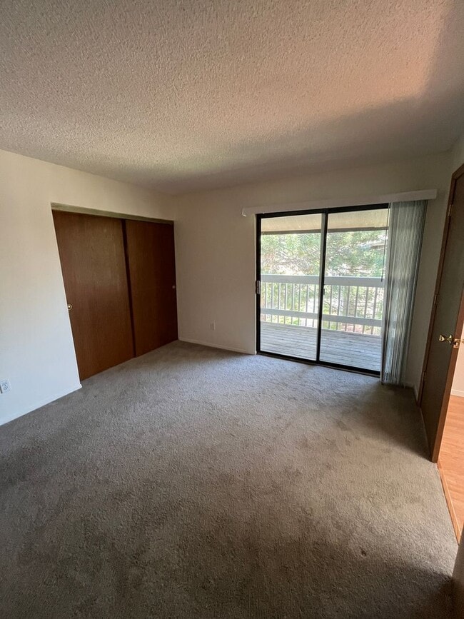 Building Photo - 3 Bed 2 Bath Updated Unit in Robinwood