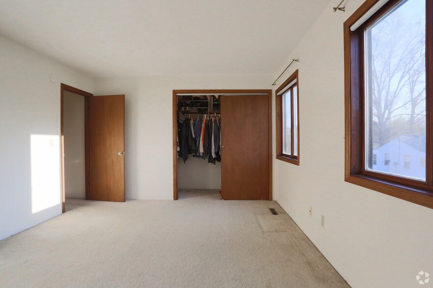 Building Photo - 1800 Old West Main St