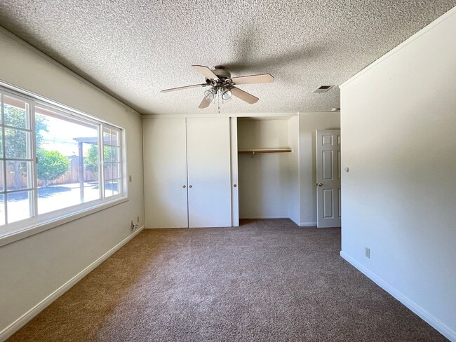 Building Photo - Single Story Southside Home Close to Vande...