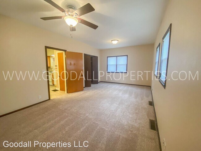 Building Photo - 2 br, 1.5 bath House - 202 S 11th St