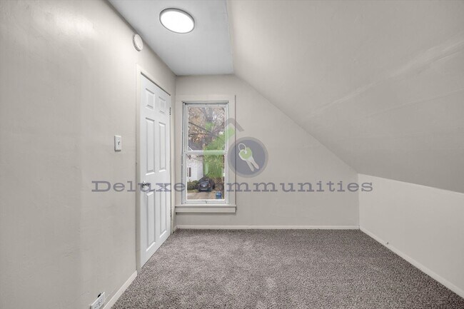 Building Photo - Spacious 4 Bedroom- Whole Home!