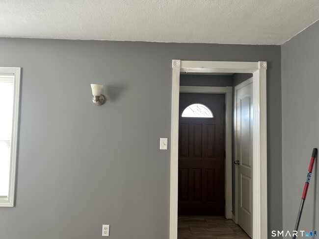 Building Photo - 210 Bouley Ave