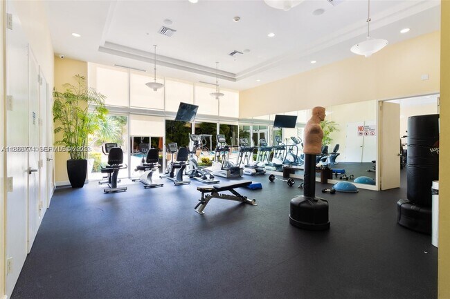 Building Photo - 2775 NE 187th St